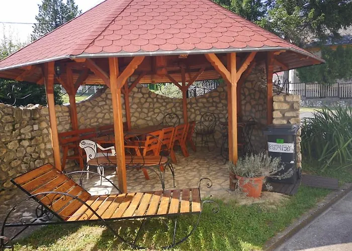 Azur & Smaragd Apartmanhaz Apartment